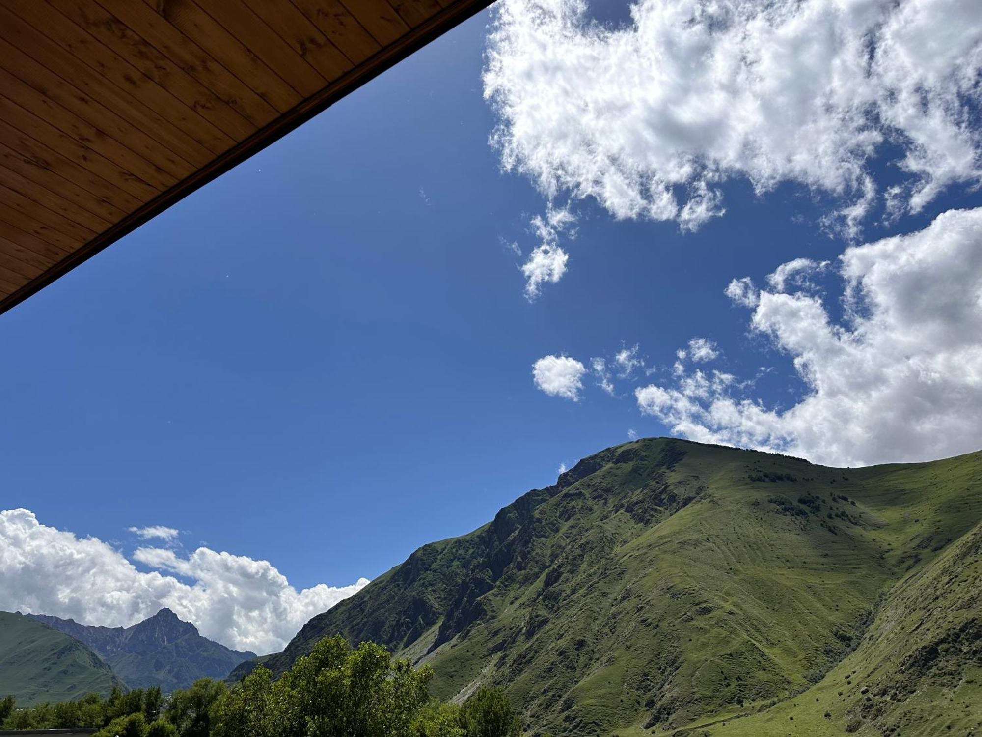 Hotel Mountime Kazbegi Zewnętrze zdjęcie