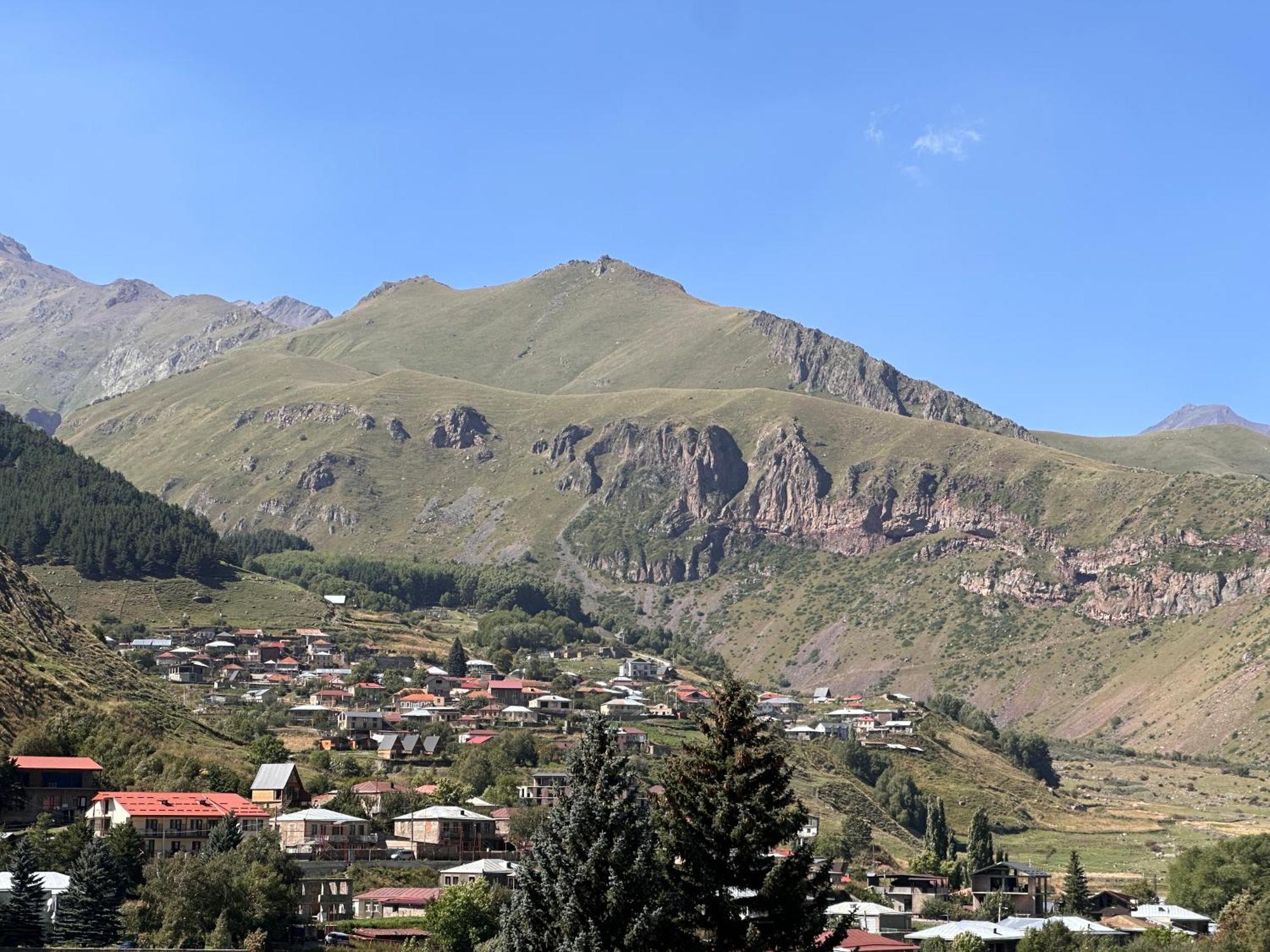 Hotel Mountime Kazbegi Zewnętrze zdjęcie